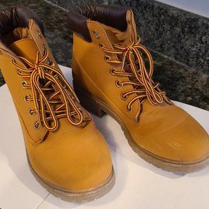 Hiker boot, Tan, women's size 6/7